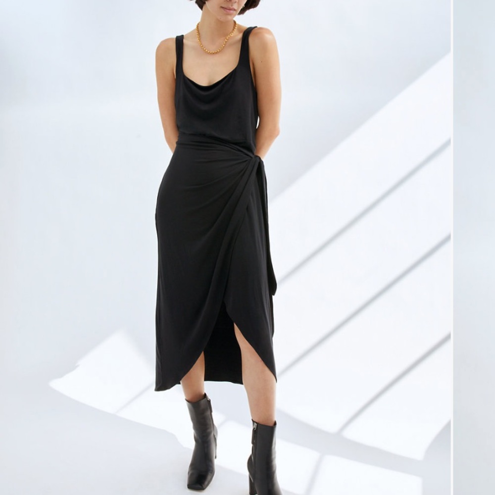 Aritzia Wilfred Saturn MIDI dress